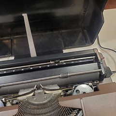 BROTHER ELECTRIC TYPEWRITER MODEL 3800 CORRECT-o-RITER WITH HARD CASE & POWER CO