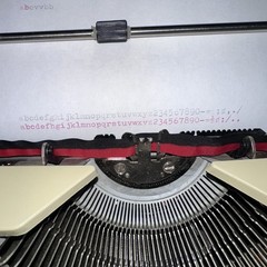 Near Mint Olivetti Lettera 25 Vintage Manual Typewriter + Travel Case