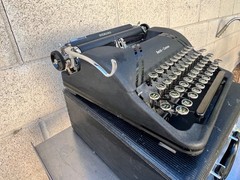 Rare black vtg ​1947 Smith Corona Sterling Typewriter Floating Shift Case Tested