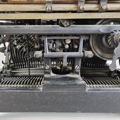 Antique 1920s Underwood Manual Typewriter with Glass Keys