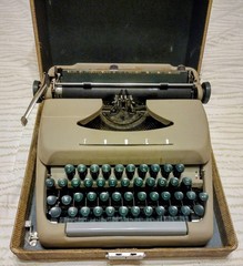 Vintage Tower “Challenger” Portable Typewriter with Original Case – WORKING