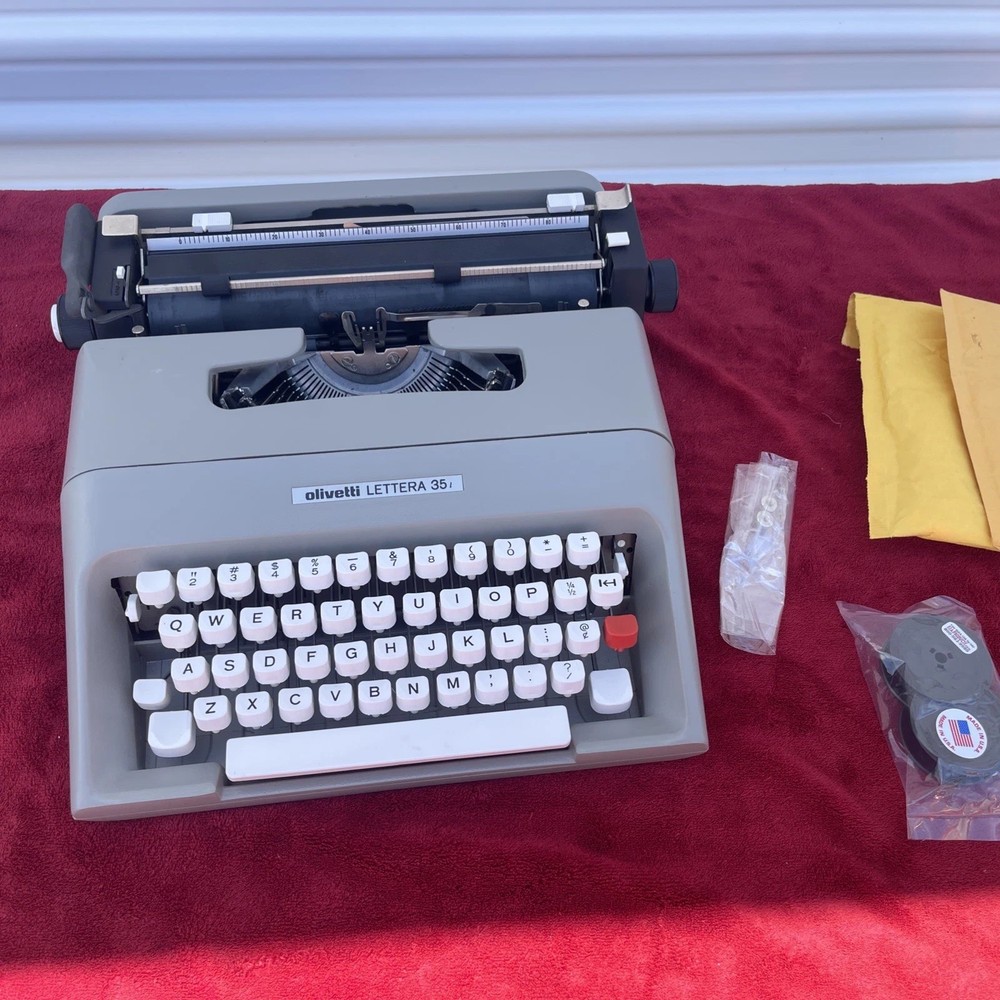 Olivetti Lettera 35i Typewriter – Mint Condition, Like Never Used.