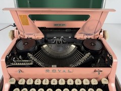 Rare! Original 1957 Vintage PINK Royal Quiet DeLuxe Portable Typewriter w/ Case