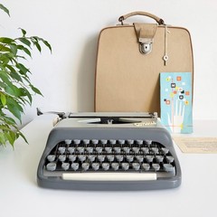 Working Consul 232 Typewriter | 1960s | UPS Express