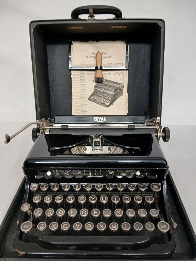 Vintage Royal Model O Portable Manual Typewriter Black Glass Keys – Working
