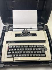 Smith Corona Electra XT Electric Portable Typewriter With Carrying Case BELOW: