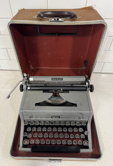 Vintage Royal Quiet De Luxe Portable Typewriter Gray w/ Case Tested Working