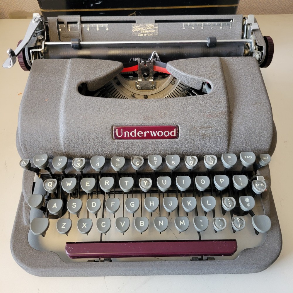 1950s Underwood Champion Finger-Flite Portable Manual Typewriter W/ Case WORKING