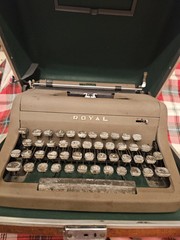 VTG 1955 Royal Senior Companion MANUAL Portable Typewriter in Case W/Lock GUC