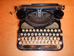 Antique 1920’s Corona Special Black w/Gold Trim, Original Ribbon Covers, READ!