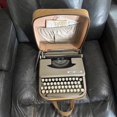 Vintage Smith Corona Skywriter Portable Typewriter with Case Y 249469