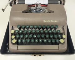Vintage 1950’s Smith Corona Clipper Portable Typewriter/Case Elite Type