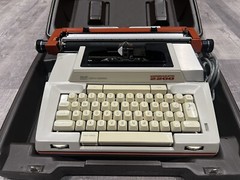 VINTAGE Smith-Corona Coronamatic 2200 Electric Typewriter W/ Case – RETRO/ORANGE