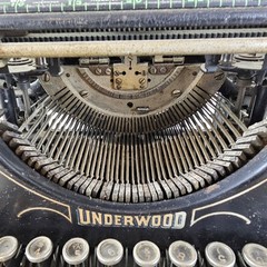 Antique 1920s Underwood Manual Typewriter with Glass Keys