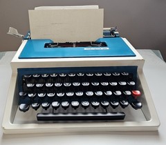 Underwood 315 Typewriter Blue & White Vintage 1970’s w/ case good working cond.