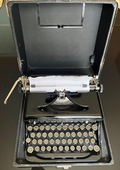 VTG 1937 Royal Portable Manual Typewriter w/ Case Model O Bay Area’s San Leandro