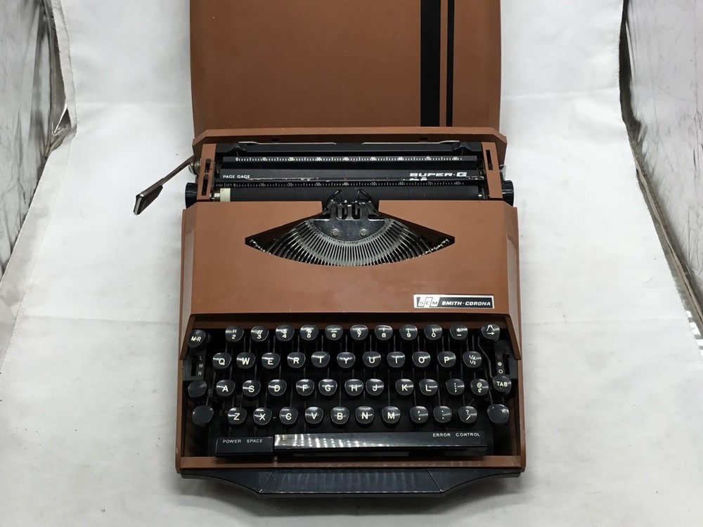 Smith-Corona Super-G Designed by Ghia 1970’s Portable Typewriter Brown – TESTED