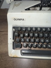 Olympia De Luxe Typewriter Spanish Keyboard Ñ Made In Germany Case An Tested