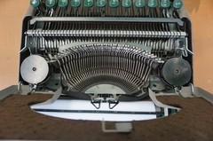 1950s Smith-Corona Skyriter Vintage Ultra Portable Typewriter Works! Sold as-is