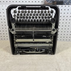 1950’s Underwood Finger Flite Champion Typewriter, Excellent Condition w/Case!