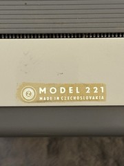 Consul 221 Manual Portable Metal Vintage Typewriter w/ Carry Case READ