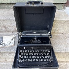 1947 Royal PORTABLE TYPEWRITER