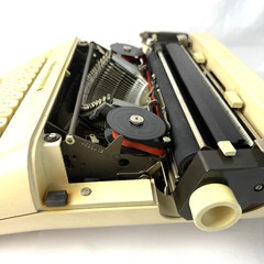 Olivetti Lettra 35 Portable Manual Typwriter Beige , Vintage with Case