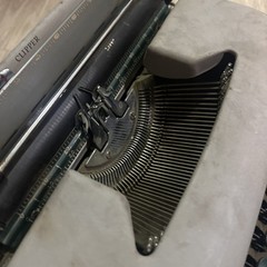 1959 Smith Corona Clipper Manual Typewriter Vintage w/ Green Keys