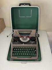 Vintage 1950s Royal Quiet De Luxe Portable Typewriter (Green) w/ Case