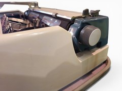 Typewriter TBM DE LUXE UNIS Yugoslavia Cyrillic Russian Text Late 1980s