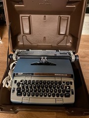 Electric Typewriter Smith Corona Electra 220 w/ Case Works 1970s