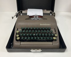 Vintage 1950’s Smith Corona Clipper Portable Typewriter/Case Elite Type