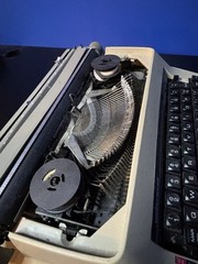 Underwood Electric Typewriter Model 565 CR FOR PARTS OR REPAIR ONLY