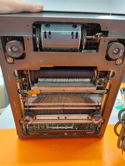 ⭐️⭐️⭐️⭐️⭐️ **UNTESTED** Vintage Litton/Royal Electric Typewriter *Unknown Model*
