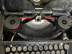 VTG 1937 Royal Portable Manual Typewriter w/ Case Model O Bay Area’s San Leandro