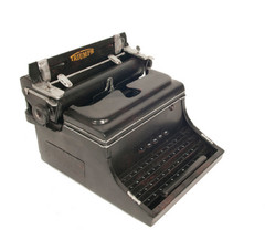 1945 Metal Triumph German Model Typewriter