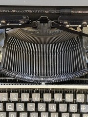 Consul 221 Manual Portable Metal Vintage Typewriter w/ Carry Case READ