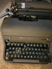 Vintage Royal Model O Portable Typewriter – Read