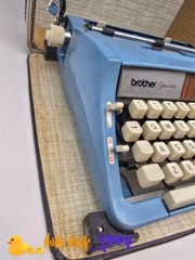 Brother Opus 885 Typewriter blue with case in excellent condition with case
