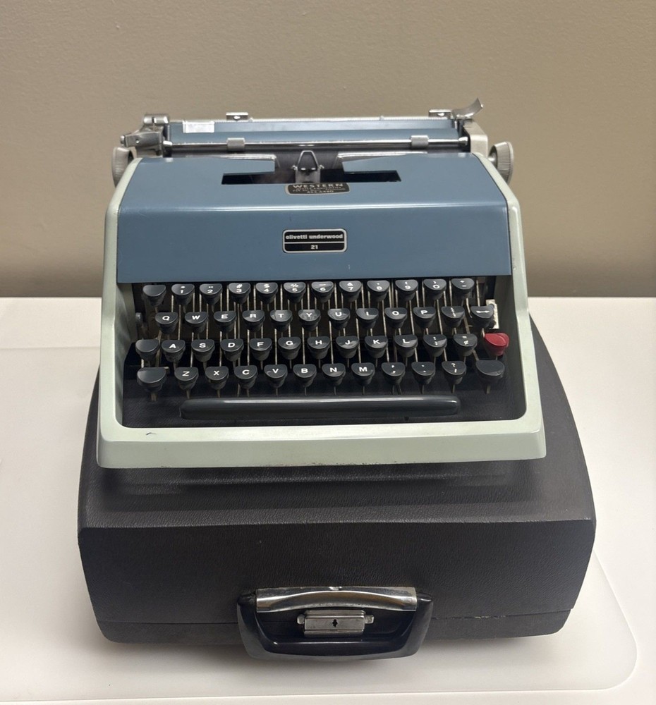 Olivetti Underwood 21 Typewriter Cursive Script Font 75 Typeface Blue Vintage
