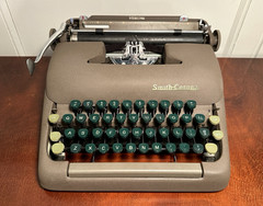 Vtg 1951 SMITH-CORONA Sterling 5A-Series Drab Brown/Green Deco Typewriter w/Case