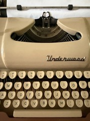 Underwood Professional 1955 Manual Portable Typewriter w/Case/Original