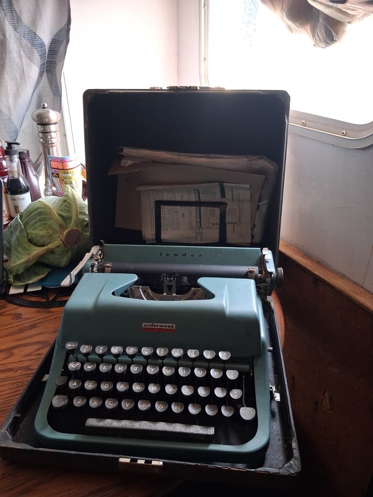 Vintage Underwood Baby Blue Touch Typewriter Quiet Tab, Case, Works