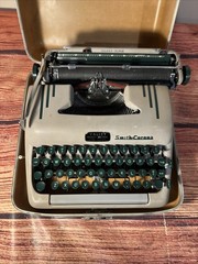 Vintage 1950’s Smith Corona Silent Super Typewriter With Case – Tested