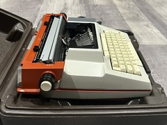 VINTAGE Smith-Corona Coronamatic 2200 Electric Typewriter W/ Case – RETRO/ORANGE