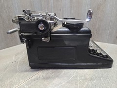 1930’s Royal Antique Desktop Typewriter (Needs Work)