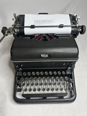 Vintage Beautiful 1947 Royal Model KMM Desk Typewriter Serial #3376944 Very Nice