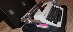 Vintage 1977 Olympia SM9-13 Portable Typewriter & Case W Germany