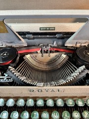 Vintage 1953 Royal Quiet De Luxe Portable Typewriter Working in Case #2