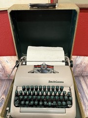 1956 Smith-Corona 5C Clipper Typewriter & Carrying Case